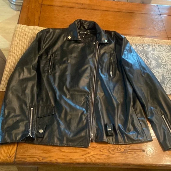 Pretty Little Thing jacket - Picture 2 of 3